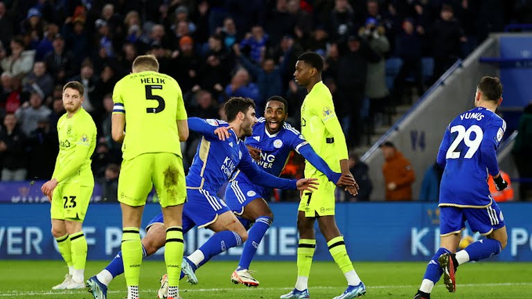 Ảnh bài viết Quá bá đạo! Leicester City cho đối thủ 'hít khói' 10 điểm