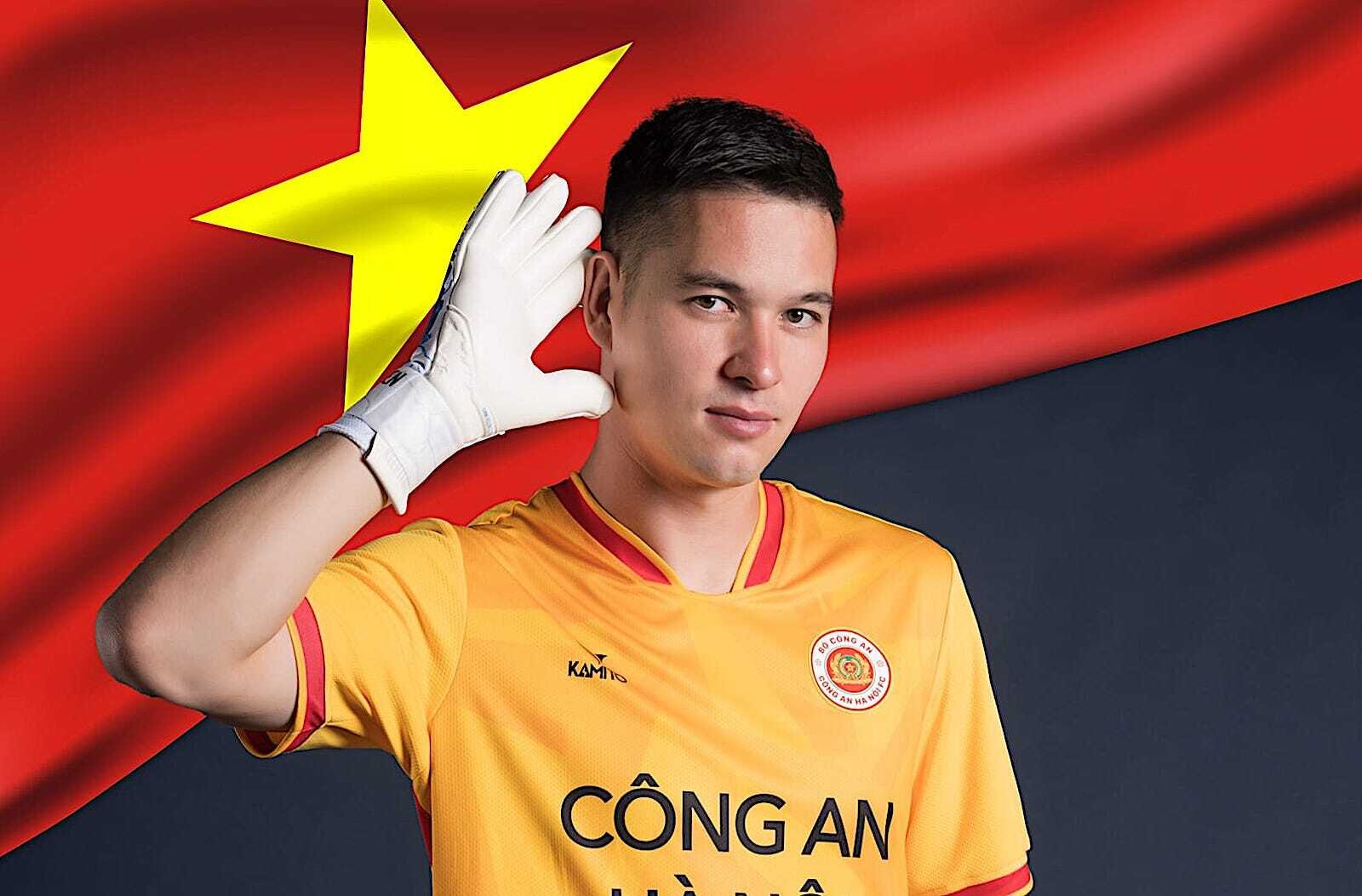 Hé lộ thời trẻ cơ cực của Nguyễn Filip, làm shipper, nuôi hy vọng đá bóng