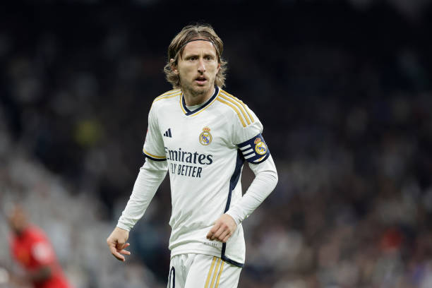 Ngả mũ trước Luka Modric | Bóng Đá