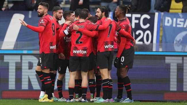 Ảnh bài viết Song sát Leao - Giroud giúp AC Milan xây chắc vị trí thứ 3