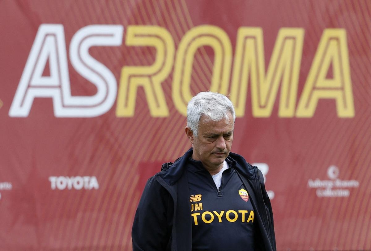Huyền thoại Roma: “Mourinho không muốn ở lại CLB”