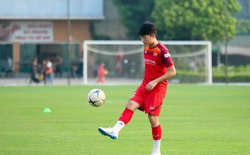 Ảnh bài viết HLV Chu Đình Nghiêm lý giải việc Xuân Trường chưa rời Hải Phòng