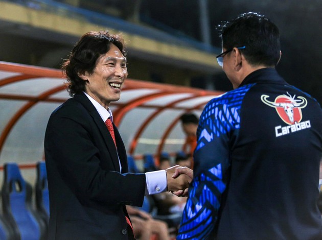 Ảnh bài viết HLV Gong đòi CAHN bồi thường 'khủng'; Tuấn Anh nối gót Kiatisuk?