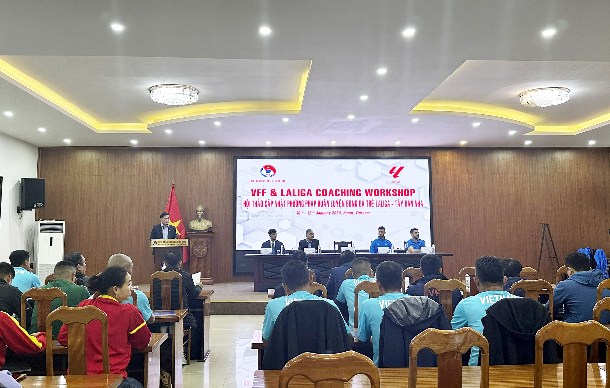 La Liga cử chuyên gia hỗ trợ bóng đá Việt Nam