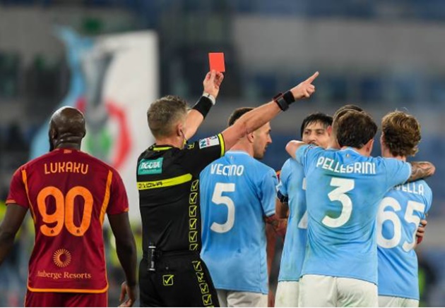 Ảnh bài viết Roma tạo ra cơn mưa thẻ đỏ, dắt tay Milan rời Coppa Italia