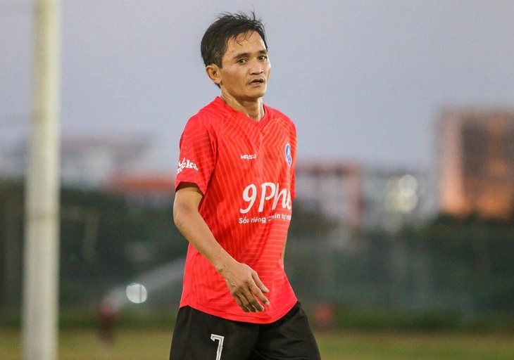 Bị đấm thẳng mặt, trọng tài Việt Nam gửi đơn báo công an