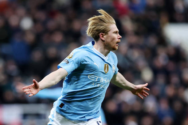 Ảnh bài viết De Bruyne "làm hết", Man City ngược dòng ngoạn mục