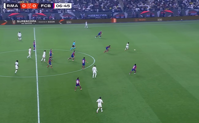 Ảnh bài viết Barca hở sườn chí mạng, Vinicius công phá "dễ như ăn kẹo"