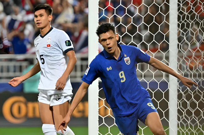 Siêu tiền đạo lập cú đúp, Thái Lan ra quân Asian Cup mỹ mãn