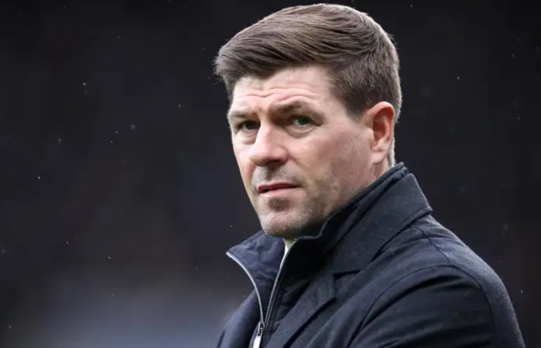 Dẫn dắt yếu kém, huyền thoại Liverpool vẫn được tăng lương