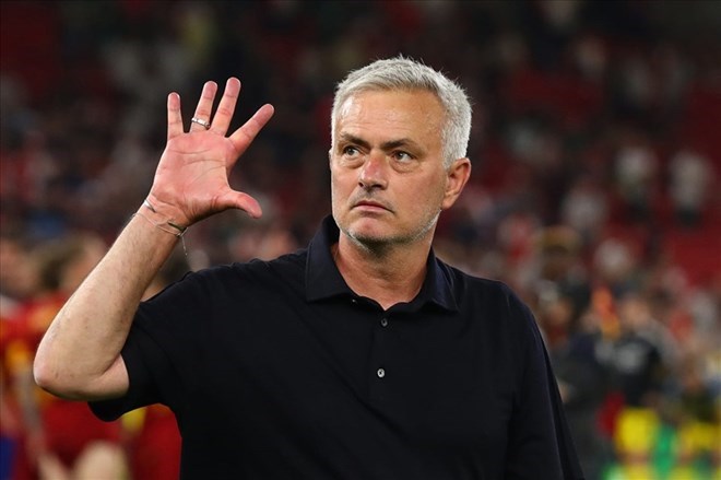 Mourinho giờ chỉ hợp với ĐTQG