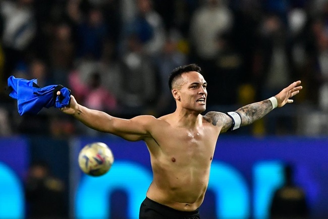Lautaro Martinez vỡ òa với danh hiệu Siêu cúp Italia