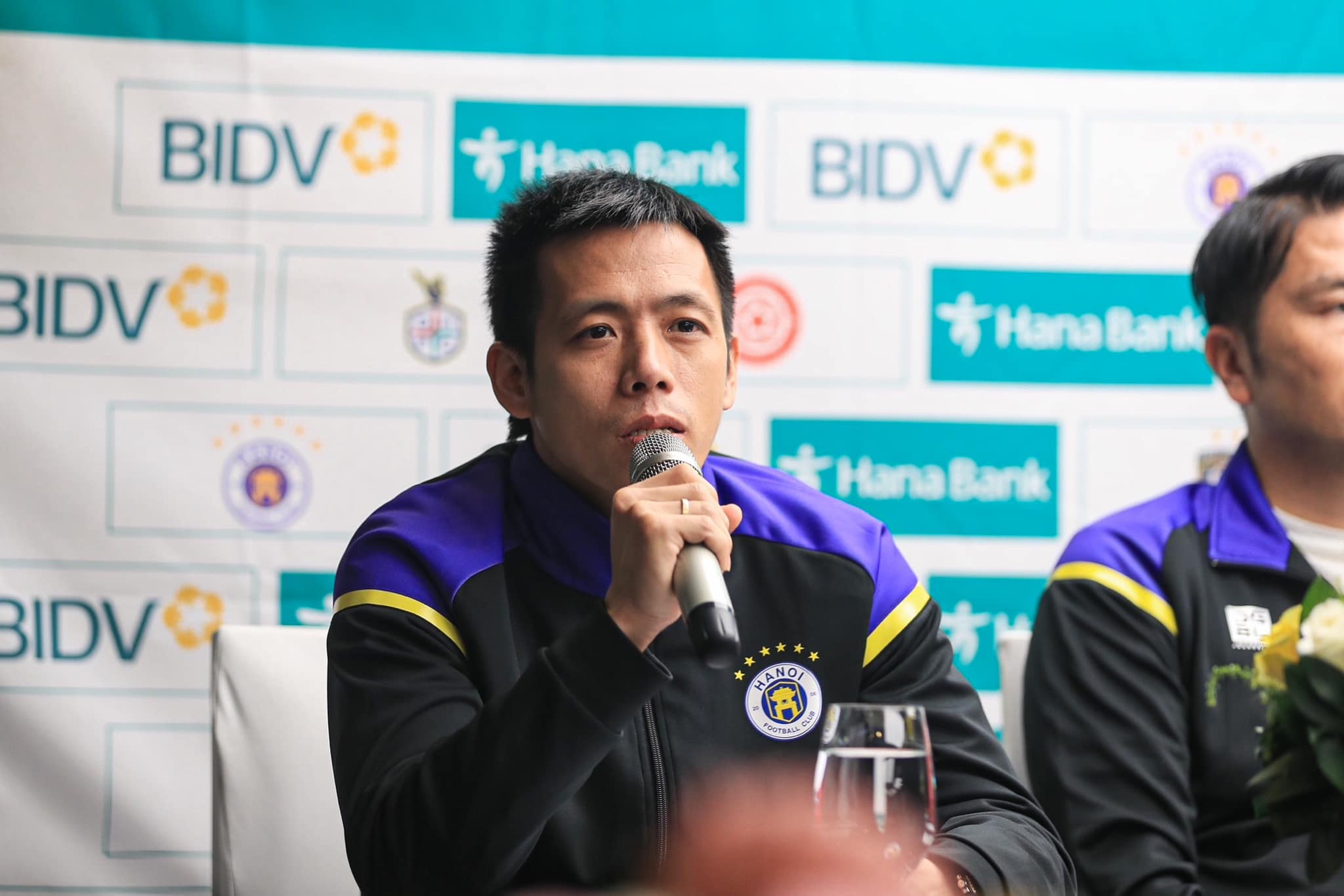 Ảnh bài viết Văn Quyết phá vỡ im lặng về tân HLV Hà Nội FC