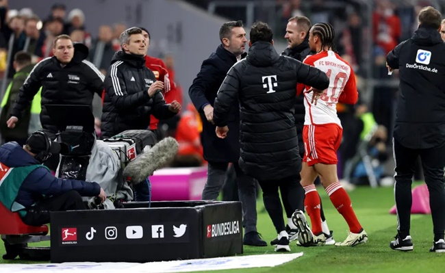 Ảnh bài viết Toàn cảnh Sane nổi đóa vì bị "nựng yêu"