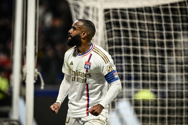 Ngả mũ trước Alexandre Lacazette 