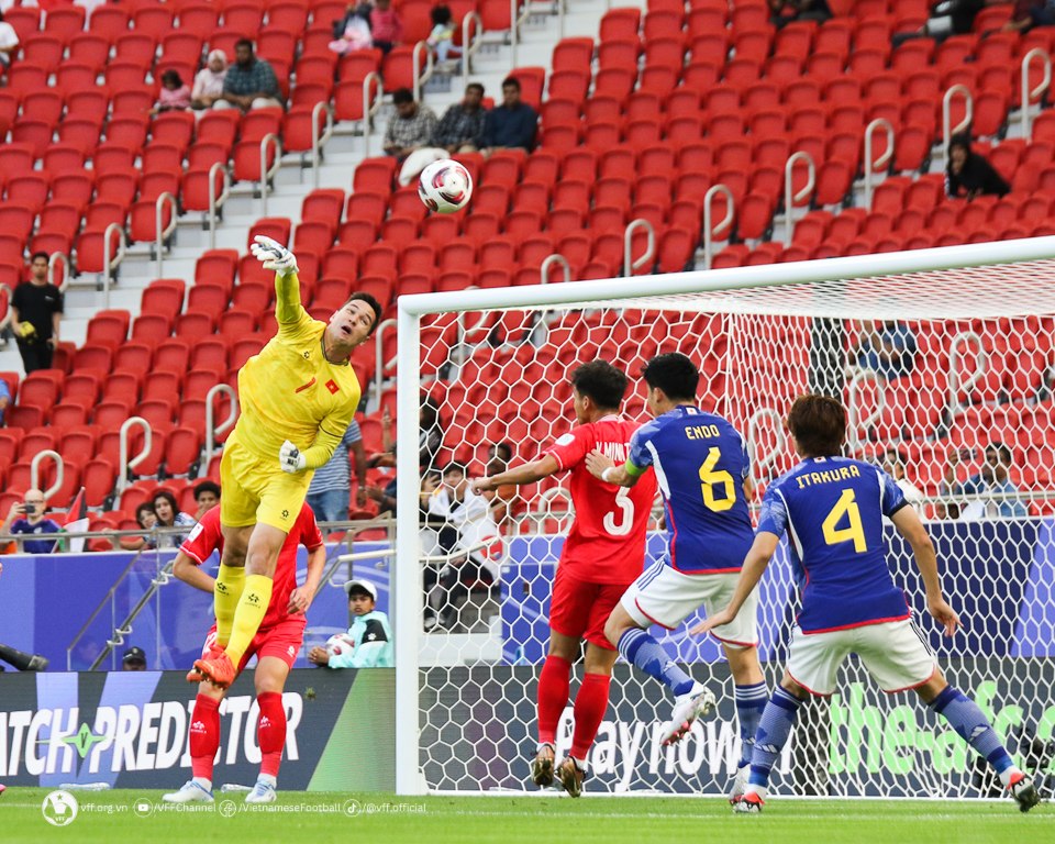 Ảnh bài viết Nhận 2 thẻ đỏ, 3 quả 11m, VFF làm ngay 1 việc với tuyển Việt Nam