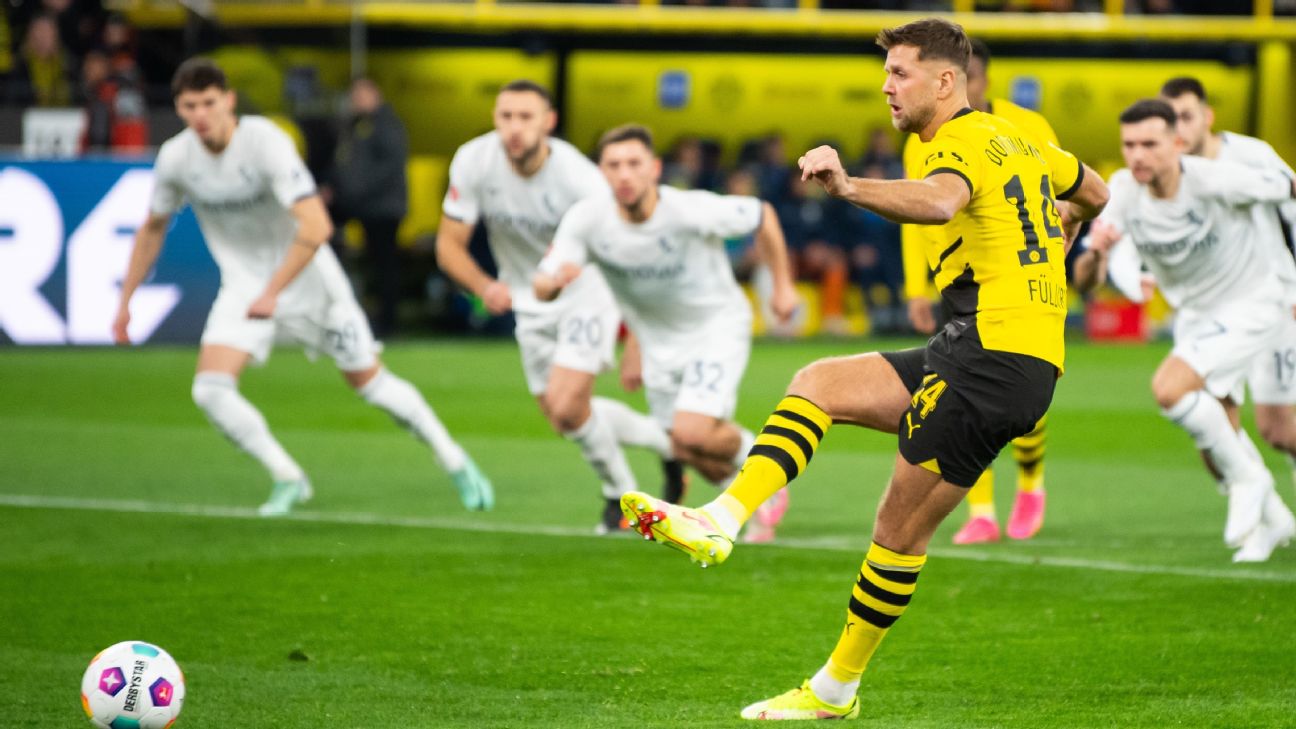 Hat-trick của Fullkrug đưa Dortmund vào top 4