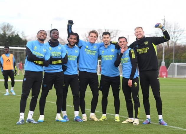 Ảnh bài viết Dàn sao Arsenal tươi tắn; Biểu cảm của Zinchenko khi vắng Salah