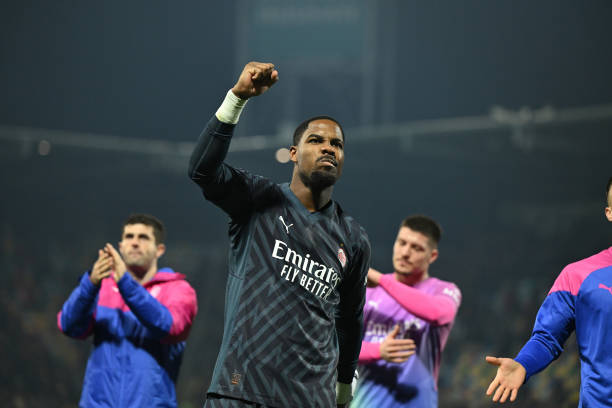 Ảnh bài viết Ngược dòng ngoạn mục, AC Milan bám sát ngôi đầu 