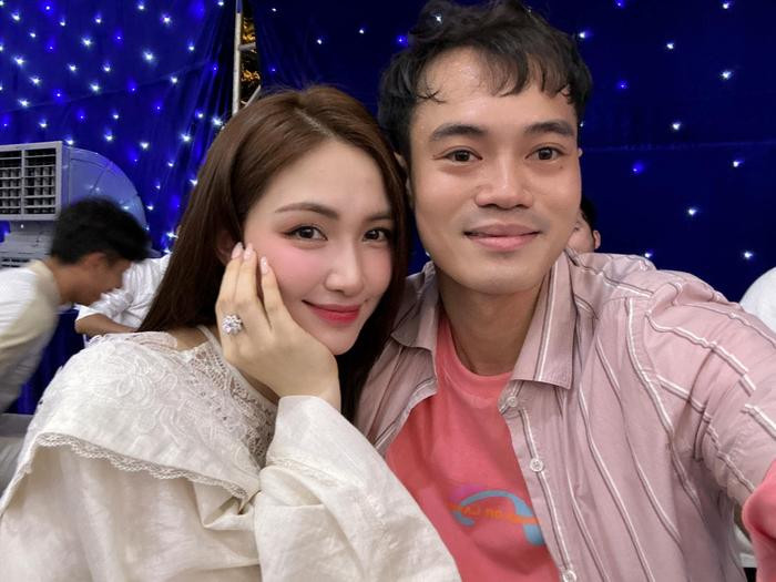 Văn Toàn đăng đàn, nói 1 điều về Hòa Minzy