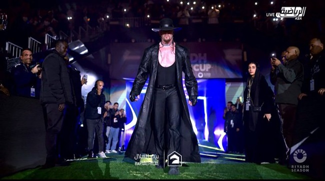 Ảnh bài viết The Undertaker "chiếm sóng" ở Ả Rập, Ronaldo phản ứng khoái chí