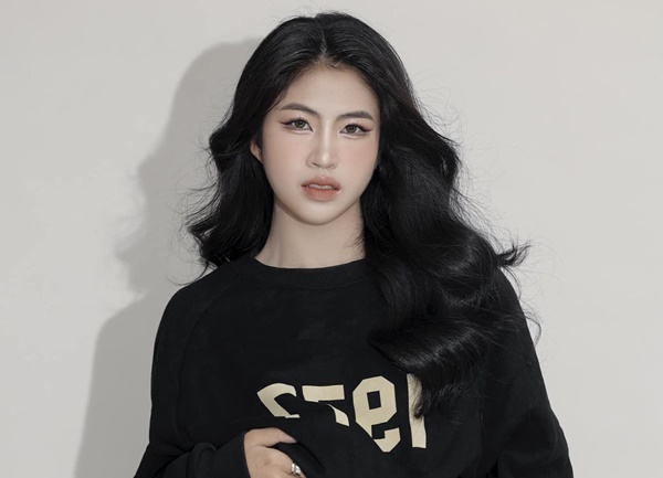 Đón xuân, Thanh Nhã hóa siêu mẫu khiến fan tròn mắt