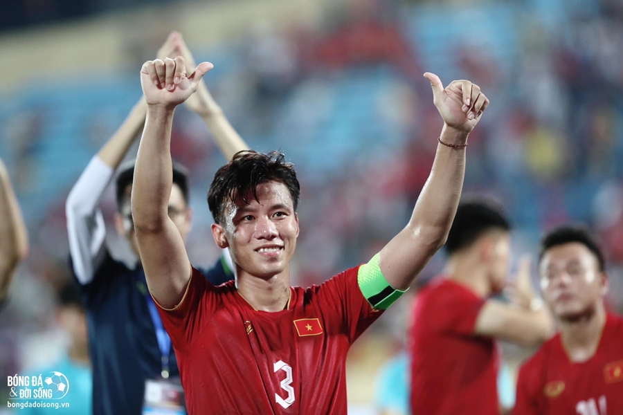 Ảnh bài viết Quế Ngọc Hải là cầu thủ nhận lót tay khủng nhất V-League?