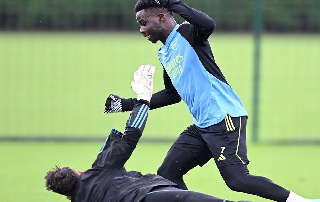 Ảnh bài viết Saka trổ tuyệt kỹ khiến Raya té nhào