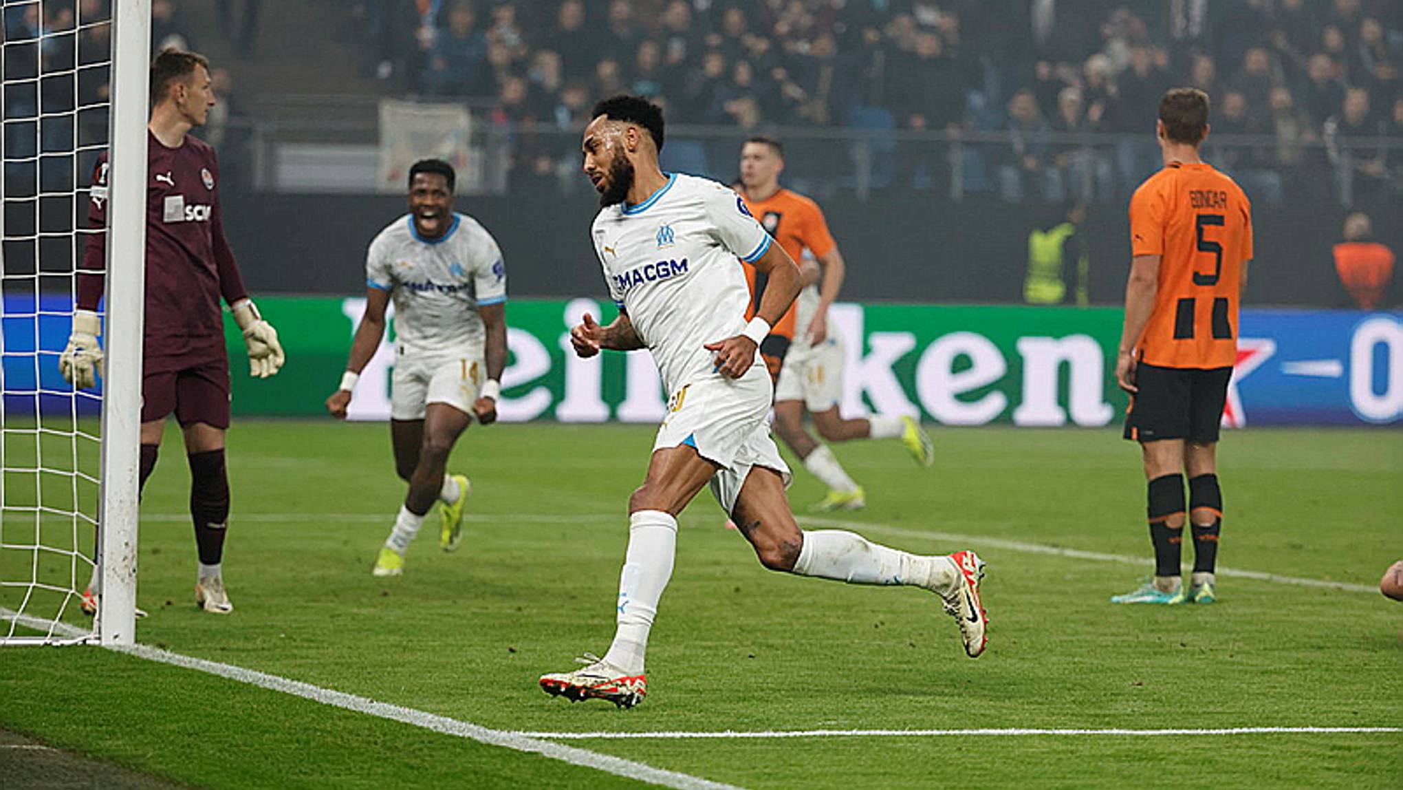 Ảnh bài viết Aubameyang lại tỏa sáng, đi vào lịch sử cúp châu Âu