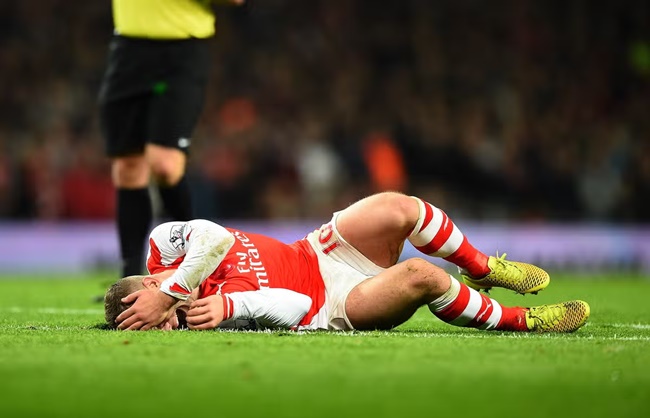 Những "đôi chân pha lê" của làng túc cầu: Arsenal nuốt đắng vì 2 cái tên