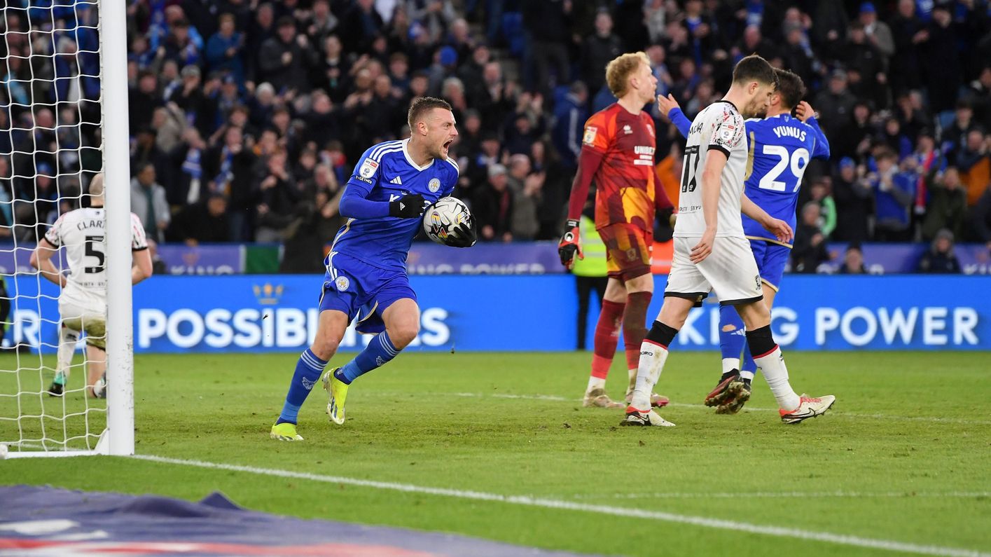 Carrick quá hay, Leicester City thua sốc trước Boro