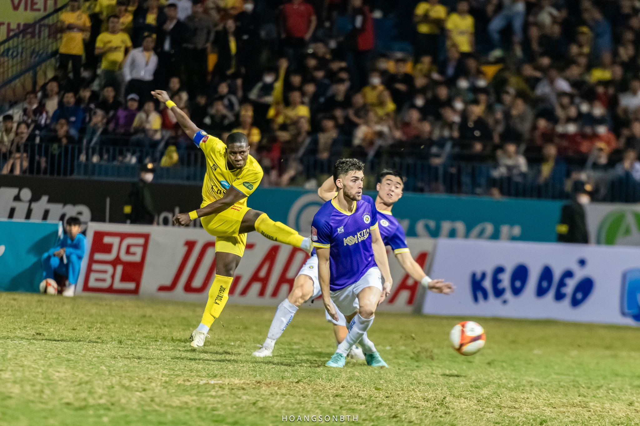 Ảnh bài viết "Đó là cách giúp bóng đá Việt Nam phát triển"