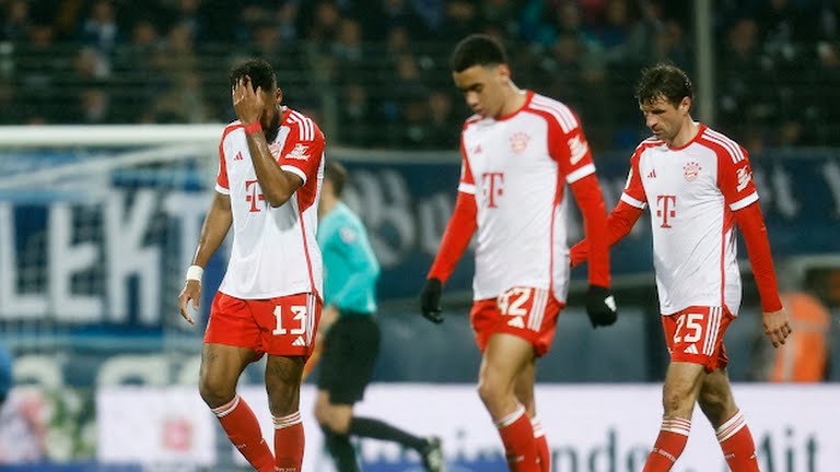 Lối thoát nào cho “bộ phim kinh dị” tại Bayern?
