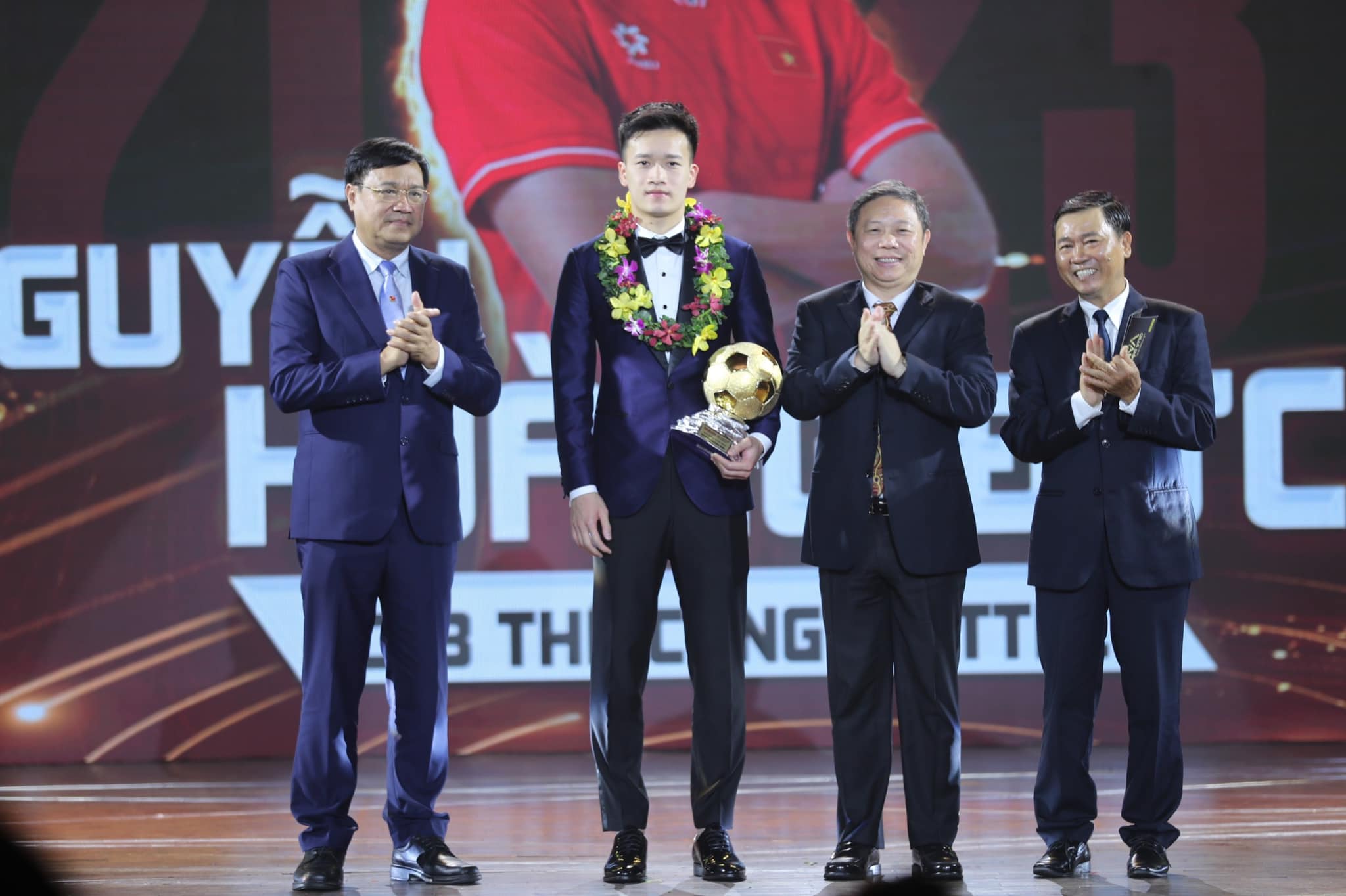 "Hoàng Đức và Tuấn Hải muốn sang nước ngoài là rất đáng khen"