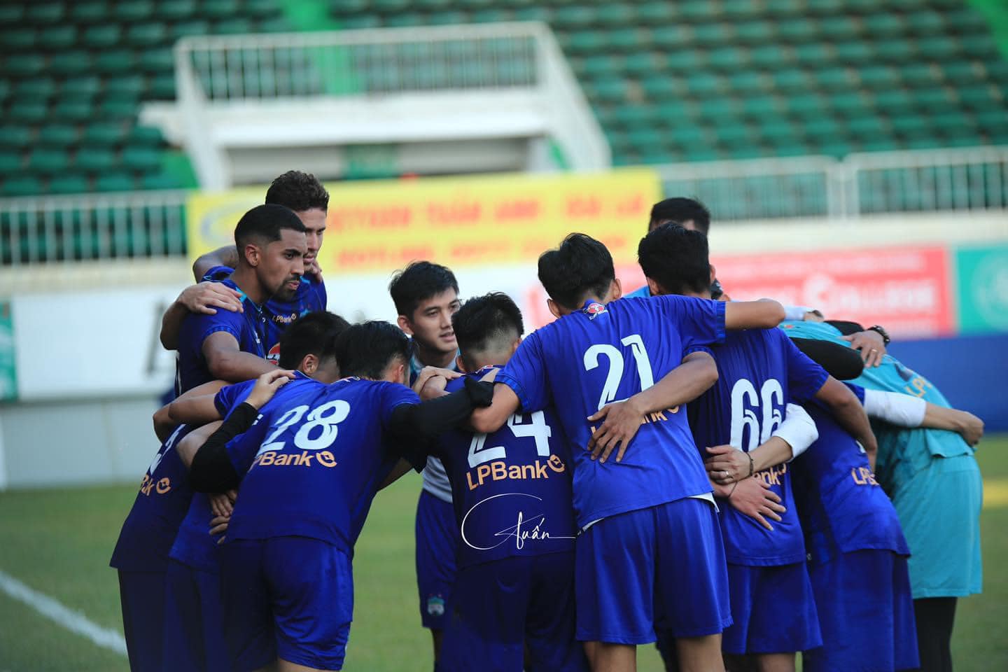 Ảnh bài viết "HAGL tuy cuối bảng nhưng đá sân nhà rất ghê gớm"