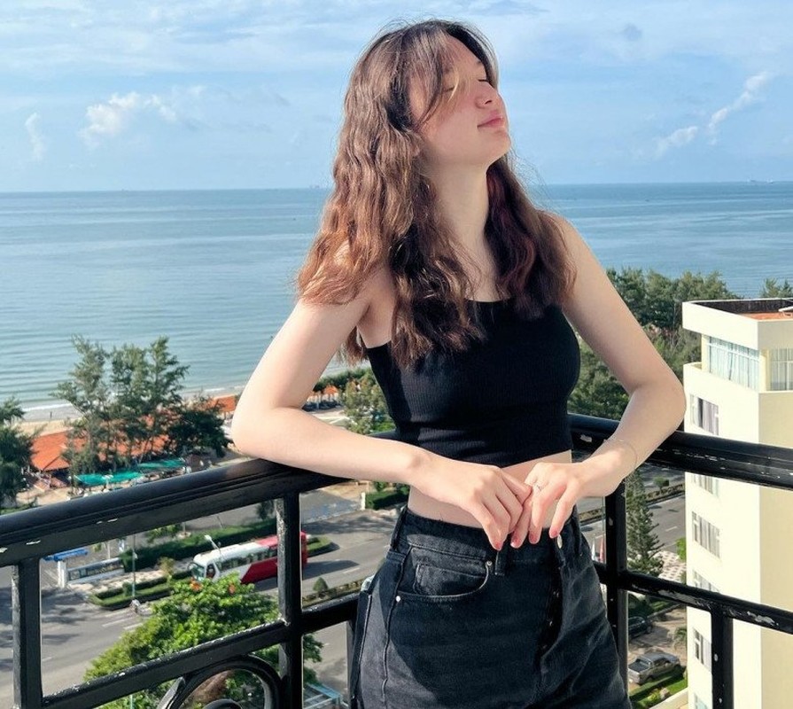 Em gái Văn Lâm sắc vóc nóng bỏng, gây bất ngờ khi sánh đôi Hoàng Đức