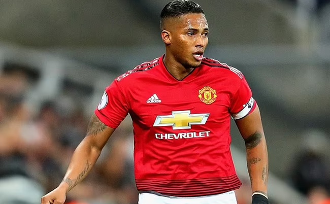 Valencia khiến Man Utd hổ thẹn