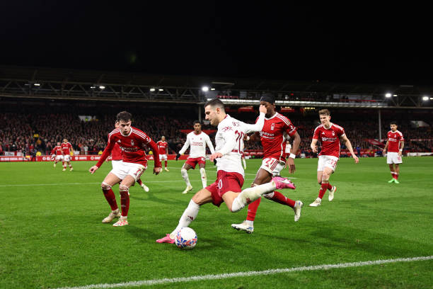 Ảnh bài viết Có "cỗ máy toàn diện", M.U cần gì Dumfries?