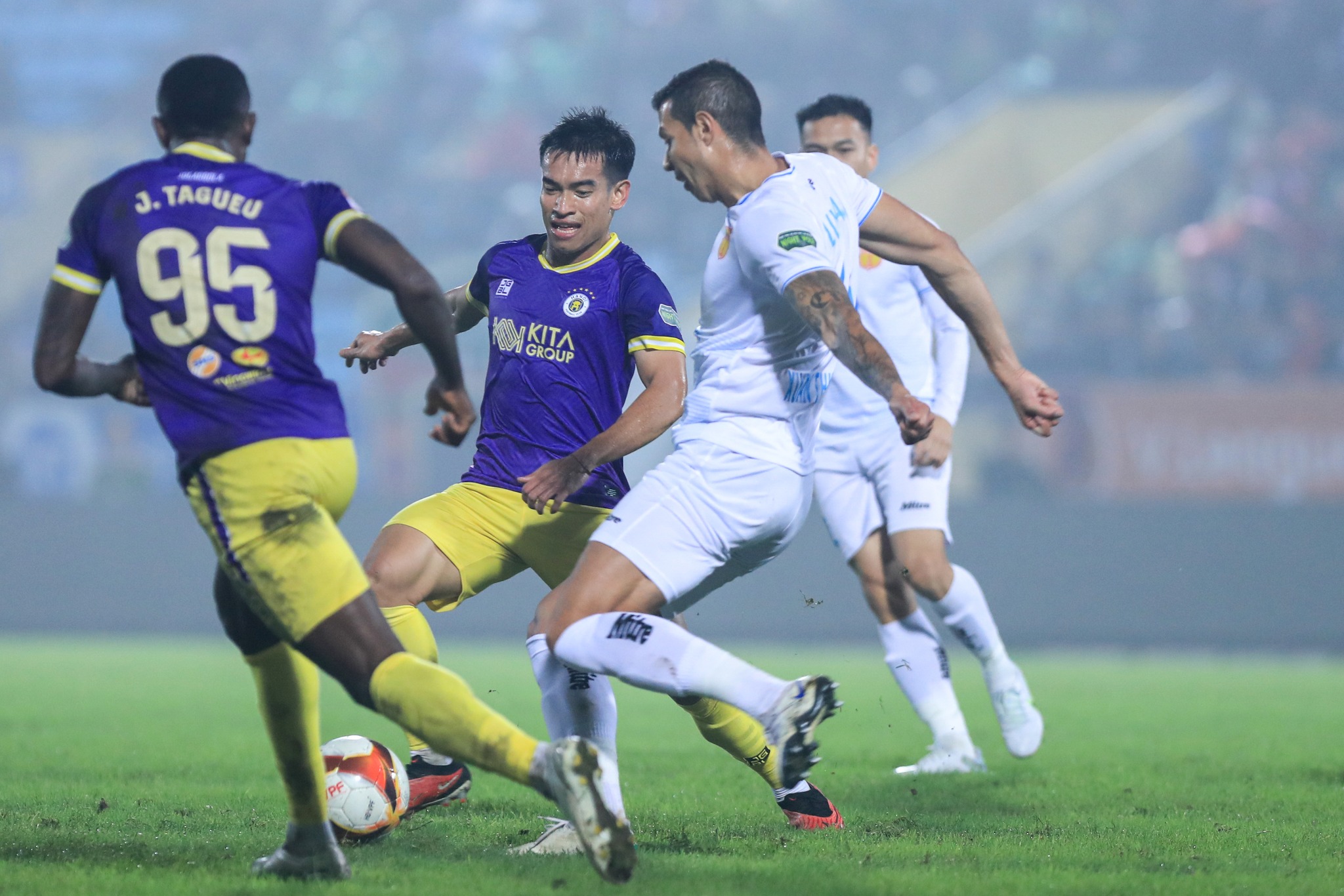 Ảnh bài viết Ngược dòng nghẹt thở, HLV Nam Định công khai suy nghĩ về thực lực của Hà Nội FC