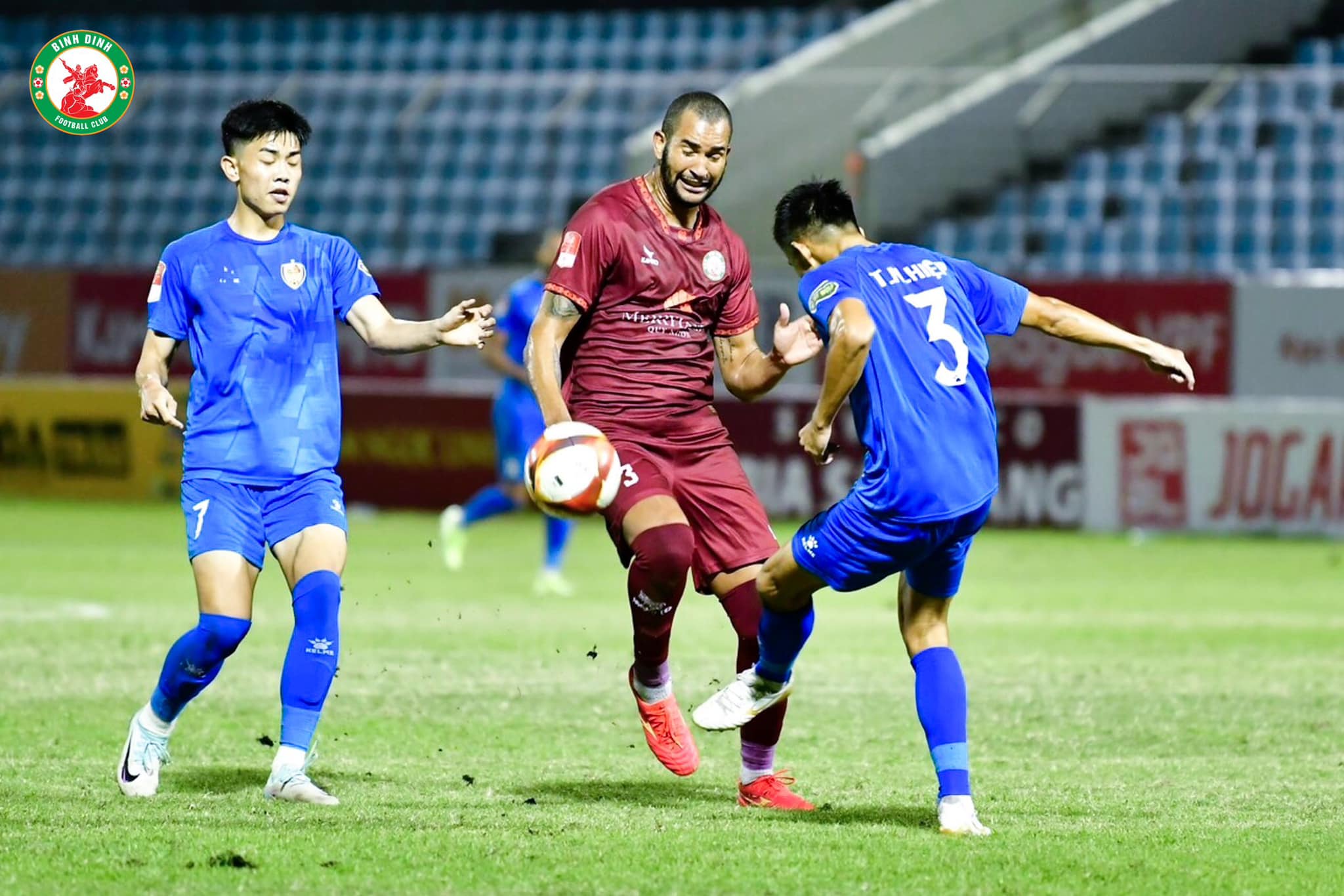 Ảnh bài viết Đi thuê sân đá bóng, CLB V-League bị phê bình