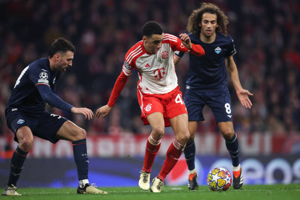 Ảnh bài viết 4 key pass, thu hồi bóng 10 lần, "báu vật" Bayern gây choáng