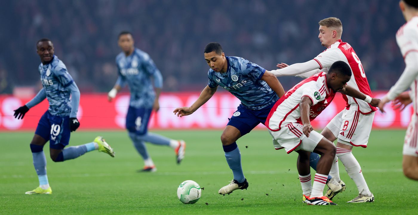 Ảnh bài viết Loạt pha phạm lỗi và hai thẻ đỏ trong trận Ajax - Aston Villa