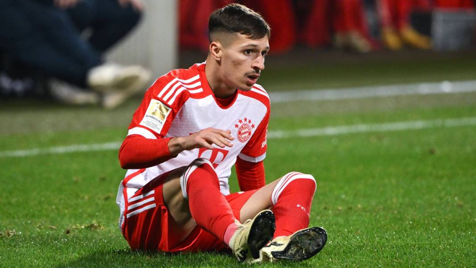 Nguyên nhân khiến tân binh gặp khó tại Bayern
