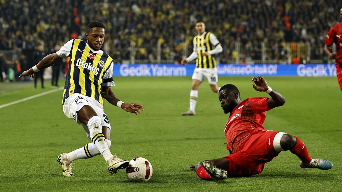 Choáng với Fred sau khi rời Man Utd