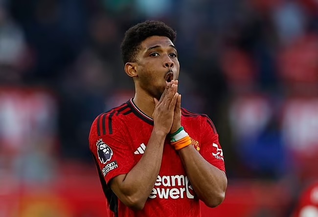Hành động lạ, một cái tên coi như rời Man Utd