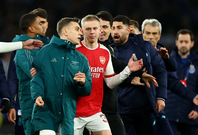 Ảnh bài viết "Bốc hỏa" tại Emirates