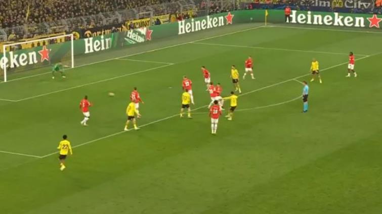 Ảnh bài viết Jadon Sancho lập siêu phẩm sau 3 phút thi đấu