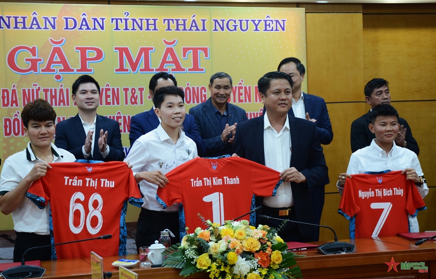 Người hùng World Cup tuyển Việt Nam nói thẳng lý do không xuất ngoại