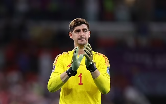 Courtois lại khiến HLV "gai mắt"