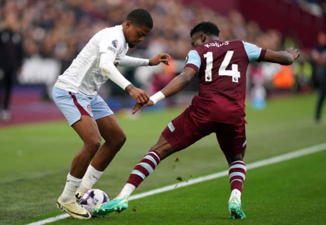 Ảnh bài viết VAR giúp Aston Villa thoát thua, cuộc đua top 4 "căng như dây đàn"